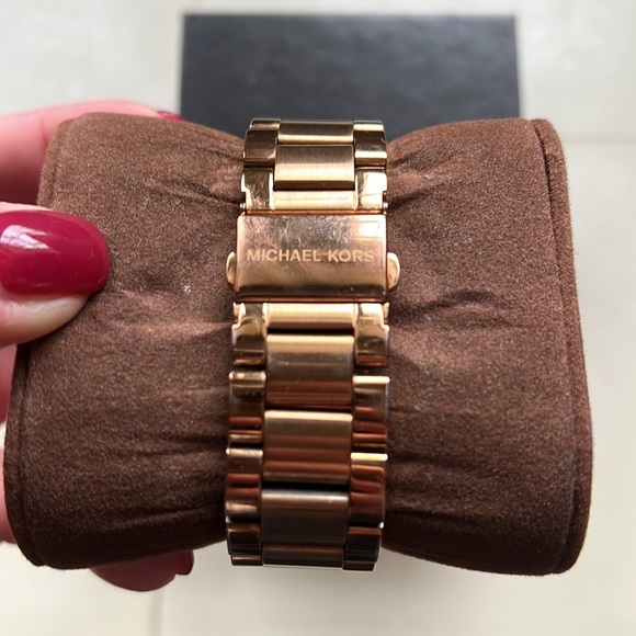 Michael Kors Rose Gold Watch - Picture 5 of 12